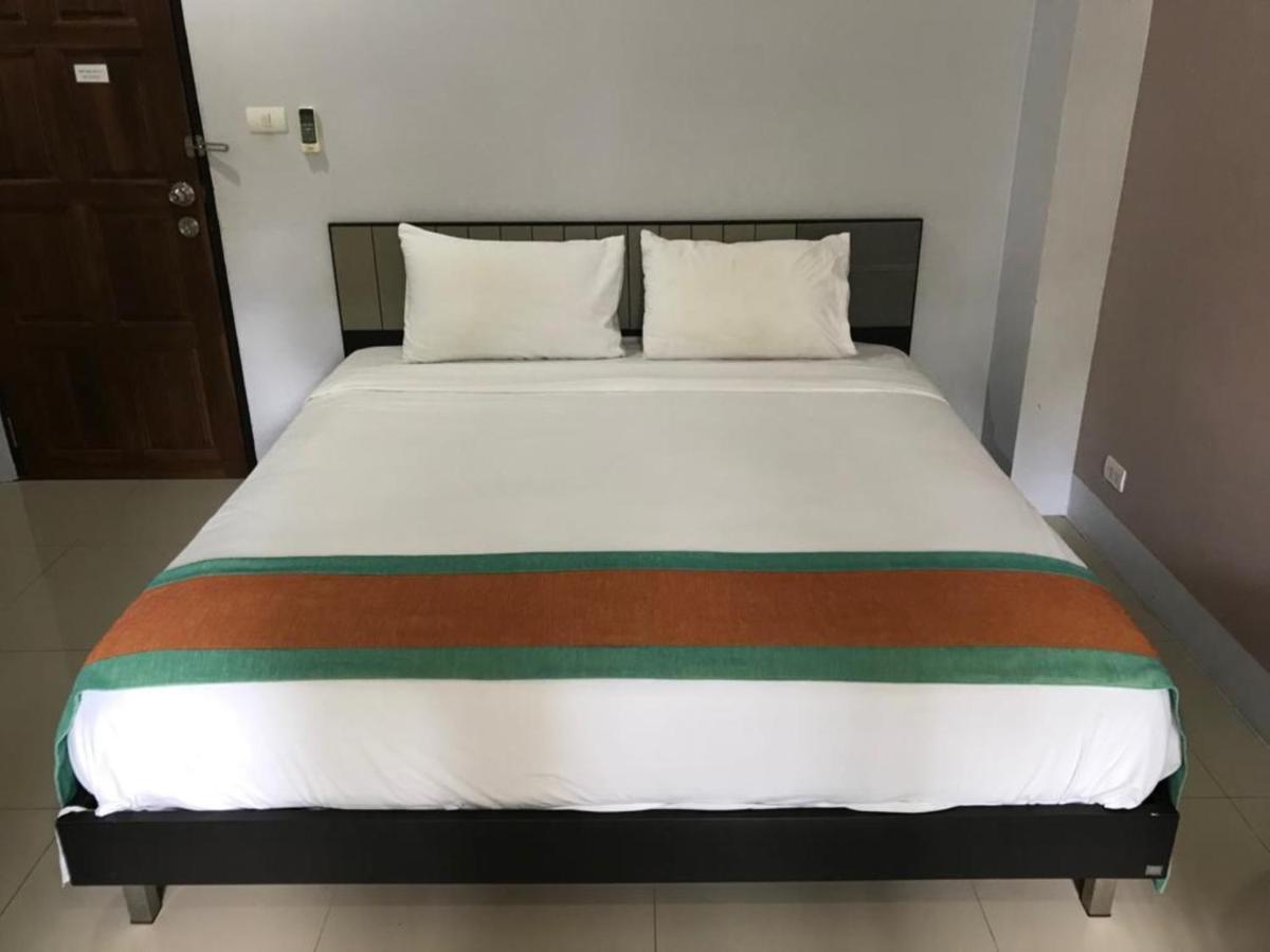 Nasa Hotel Phuket Esterno foto